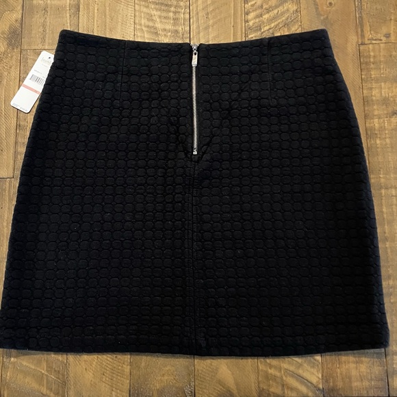 Laundry by Shelli Segal | Black Quilted Skirt - Picture 2 of 10